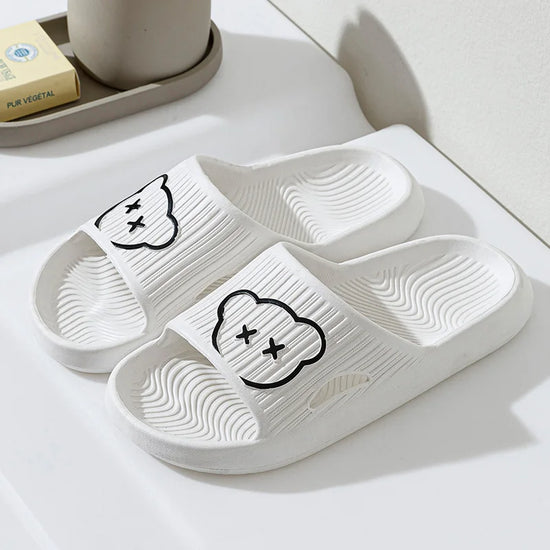 Zapatillas de baño de verano para el hogar.