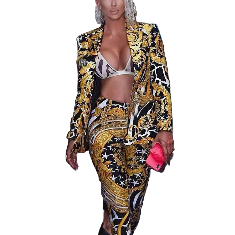 Traje de dos piezas con chaqueta estampada en la cintura