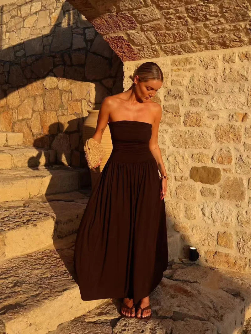 Vestido Elegante Sin Hombros para Mujer – Diseño Strapless con Pliegues Modernos