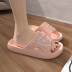 Zapatillas de baño de verano para el hogar.