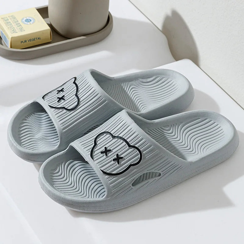 Zapatillas de baño de verano para el hogar.