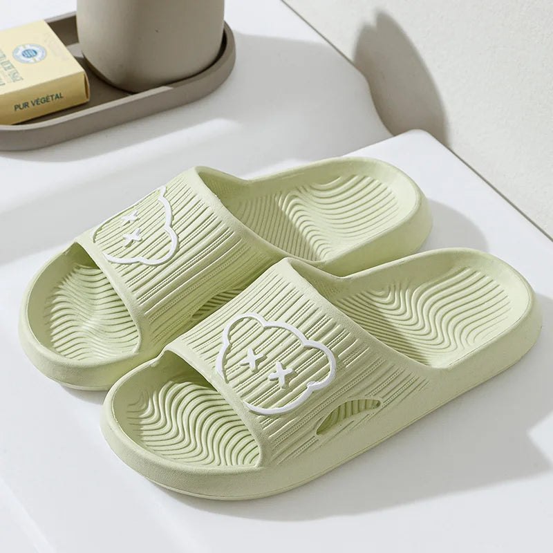 Zapatillas de baño de verano para el hogar.