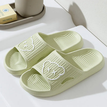 Zapatillas de baño de verano para el hogar.