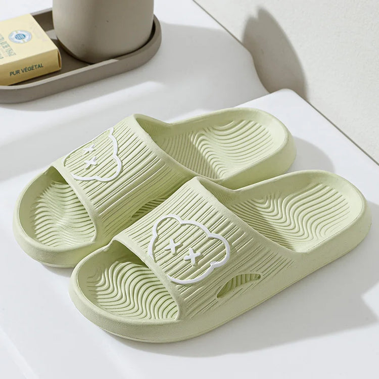 Zapatillas de baño de verano para el hogar.