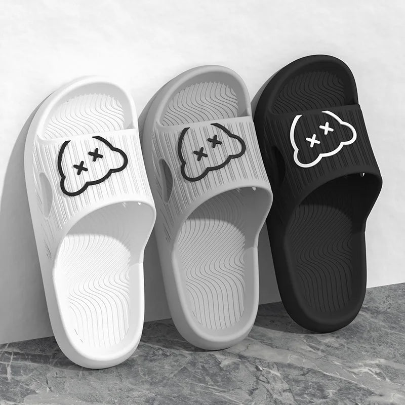 Zapatillas de baño de verano para el hogar.