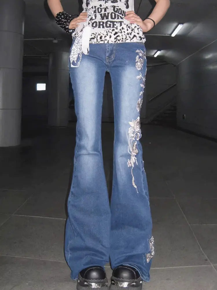 Jeans Acampanados Vintage con Bordado de Rosas para Mujer – Estilo High Street