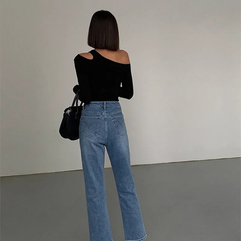 Camiseta de Mujer con Cuello Asimétrico – Off-Shoulder, Manga Larga y Diseño Hollow Out