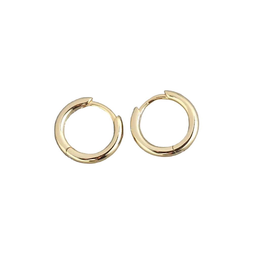 1 par de aretes tipo argolla minimalistas de acero inoxidable.